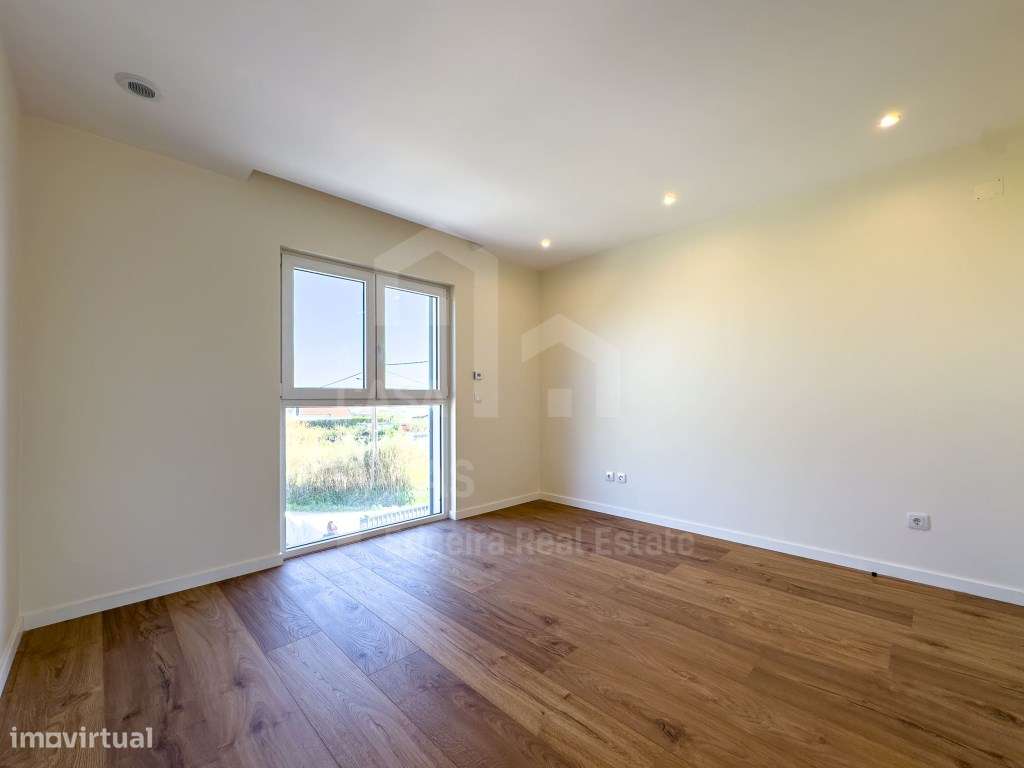 Vende Moradia T4 - Santa Cruz 5 km, A Casa das Casas-18