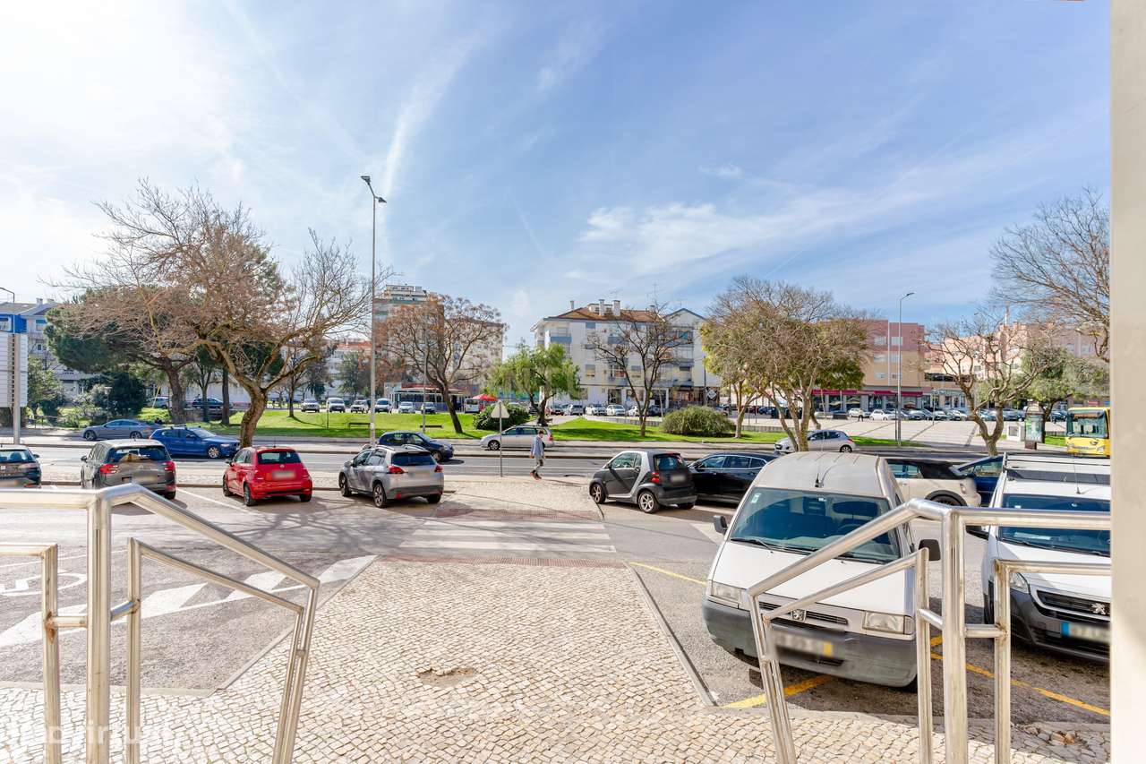 Loja no Centro Comercial da Amora - Grande imagem: 5/10