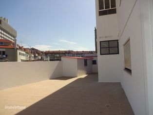 Apartamento T4 com Terraço no Centro da Cidade