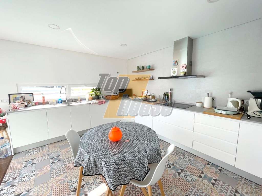 Moradia Isolada T4+1 com piscina-9