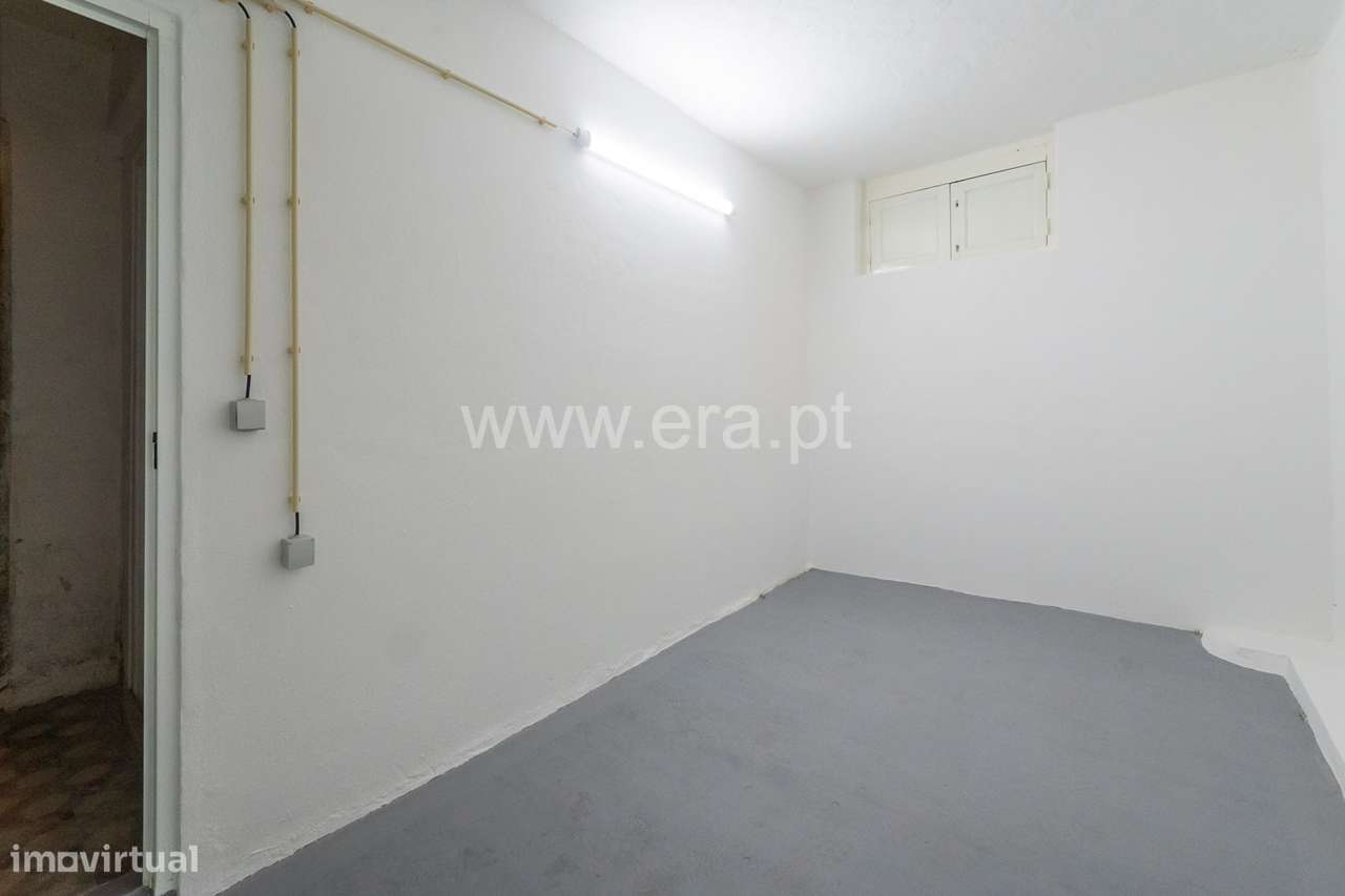 T2 Totalmente Remodelado a 5 Minutos do Metro — Odivelas-21