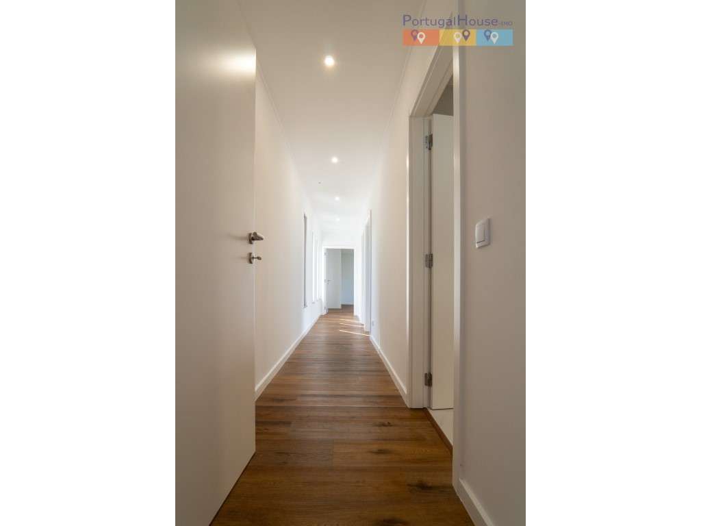 Moradia T4 de Luxo com terreno de 5.300 metros quadrados-36