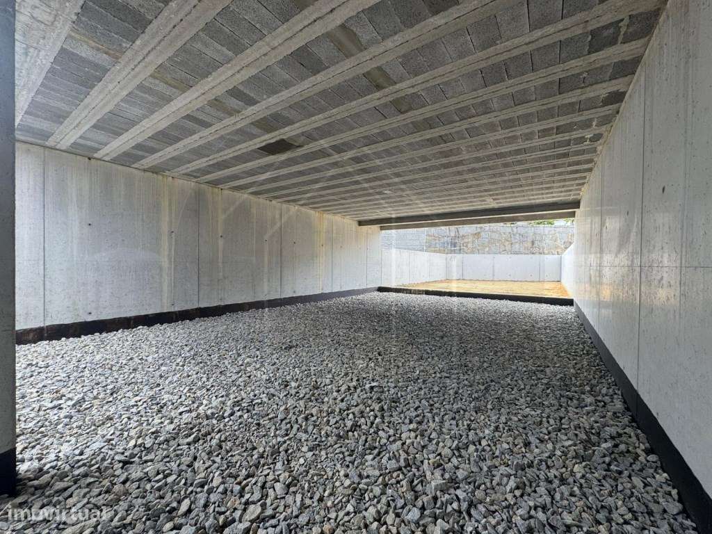 Moradia T3 Térrea de Arquitetura Contemporânea com Jardim Privativo...-13