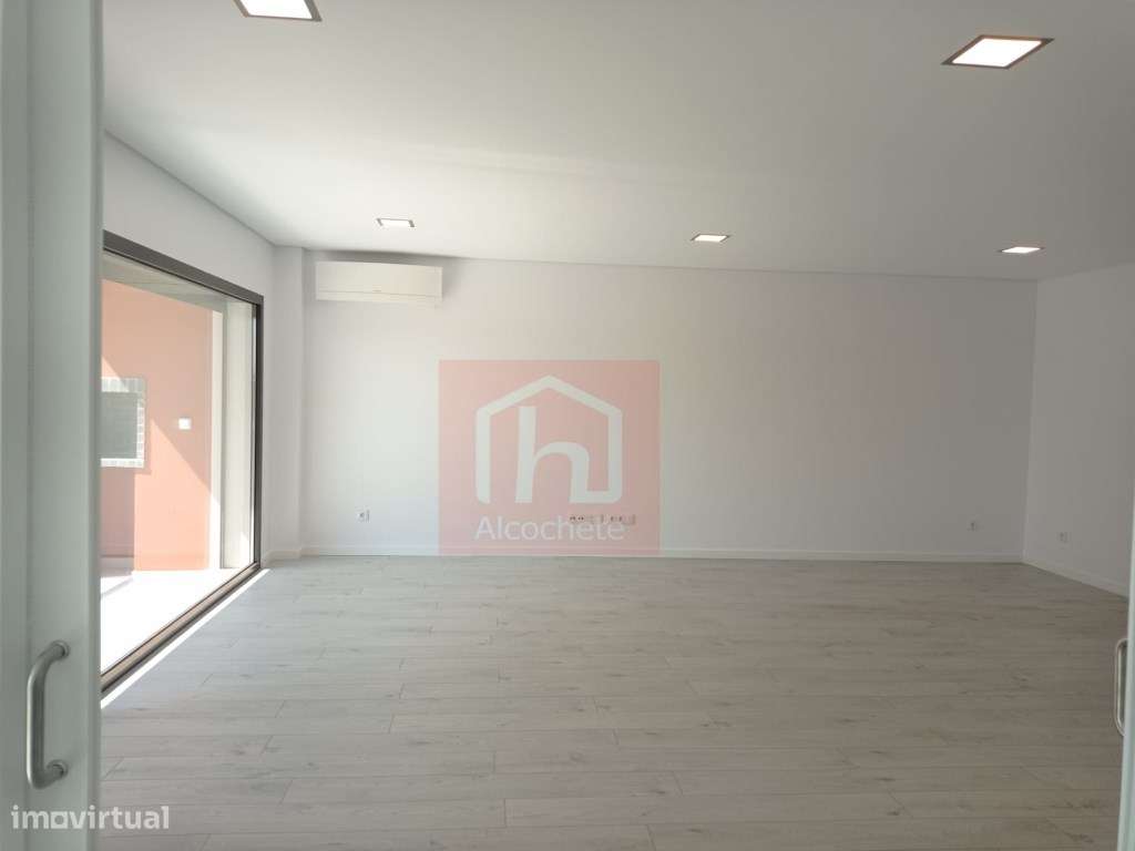 Apartamento T3 com parqueamento na Urbanização dos Moinhos, Montijo - Grande imagem: 3/25
