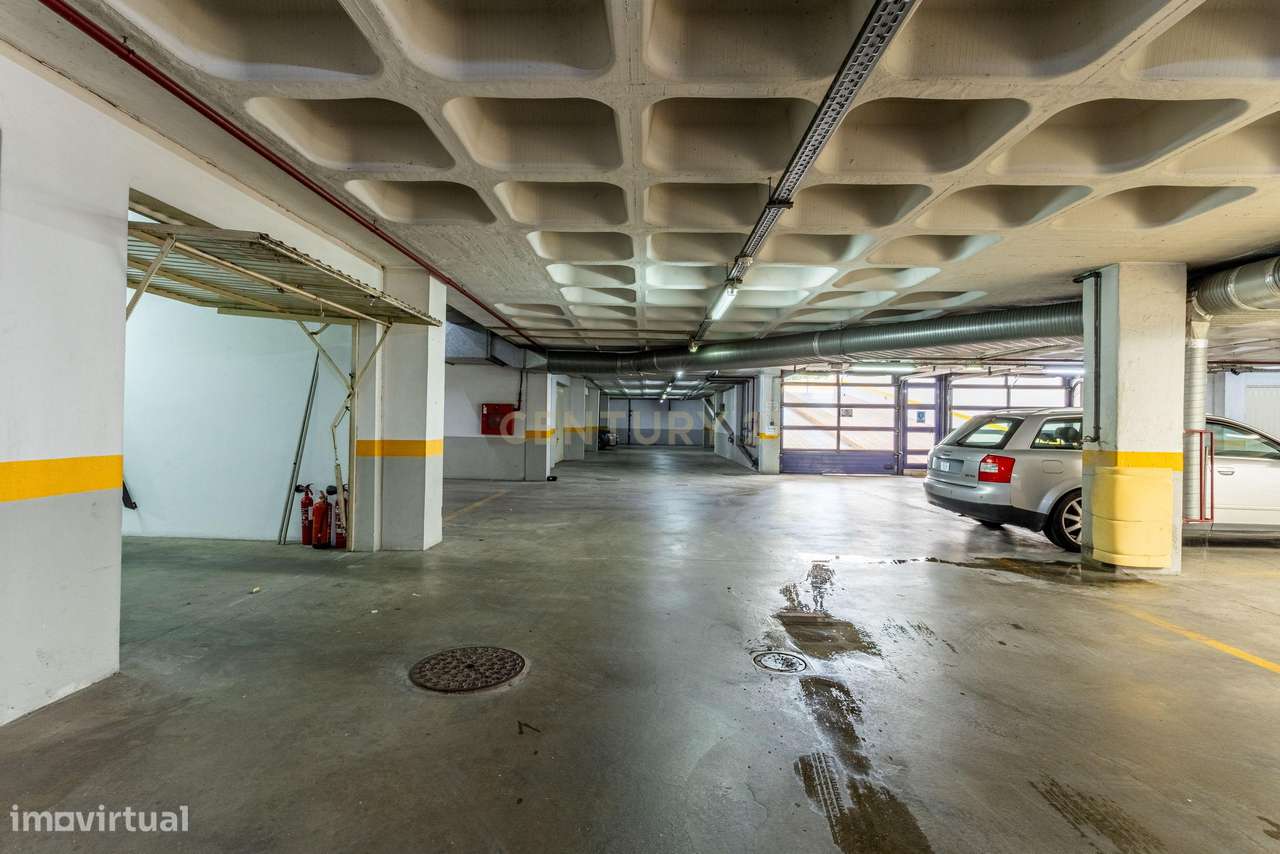Moderno Apartamento T4 no Carregado em condomínio fechado-35