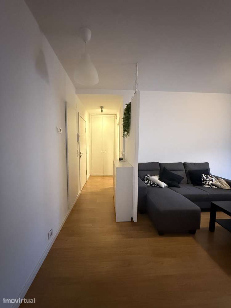 Belíssimo T1 mobilado com garagem em Entrecampos (Avenidas Novas) - Grande imagem: 2/14