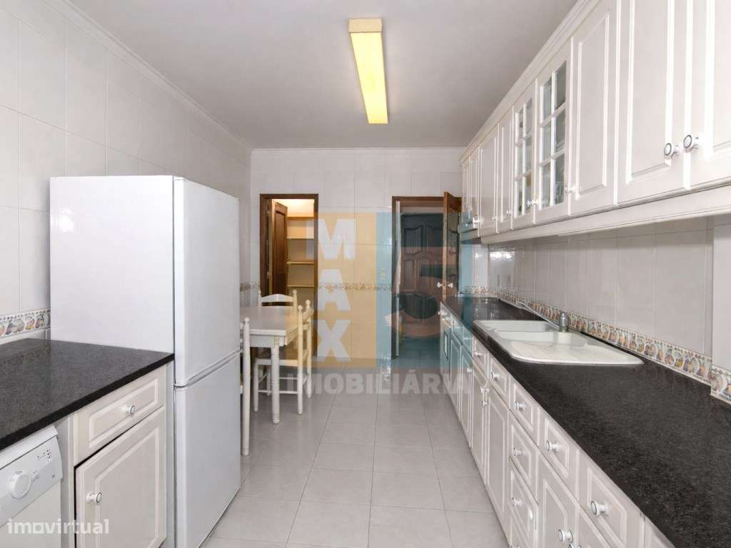 T3 com garagem, varandas e arrecadação - Centro Tomar-8