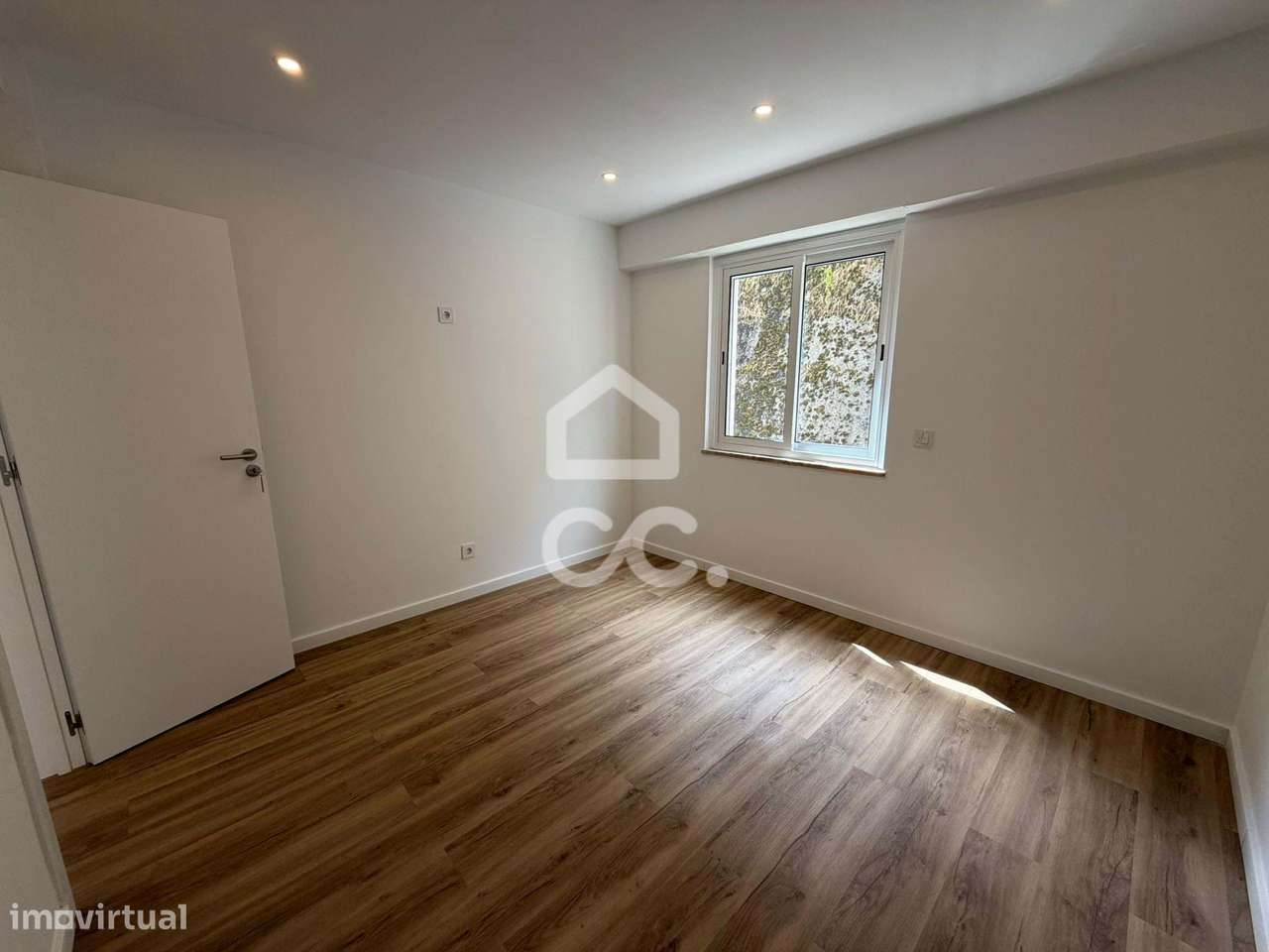 T2 totalmente remodelado na Buraca, Amadora — pronto a habitar-13