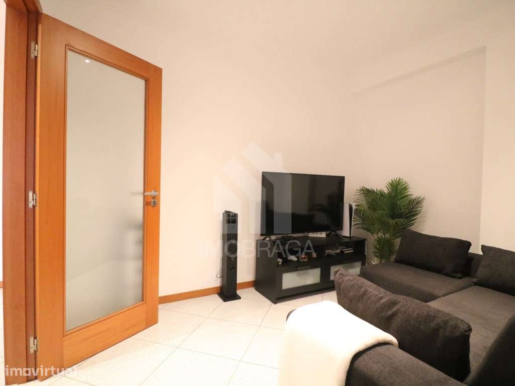 Apartamento T1 transformado em T2 em Fraião, Braga - Grande imagem: 4/29