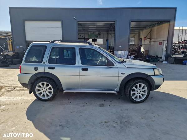 Dezmembrari / Dezmembrez Land Rover FreeLander 2.0 M47 cutie auto 5 trepte culoare Arctic Frost (962) - 6