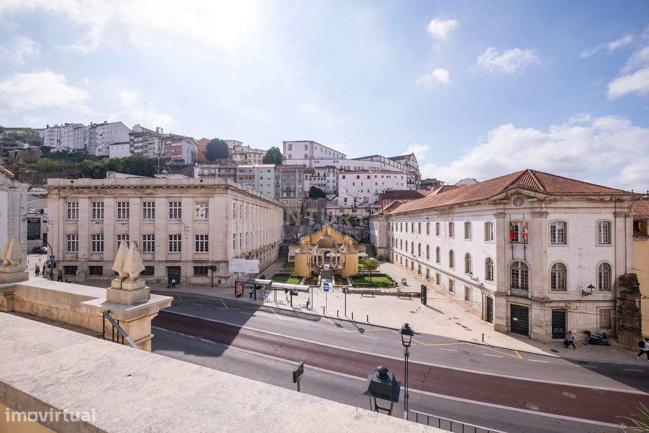 Prédio renovado na Rua de Montarroio — Coimbra-2
