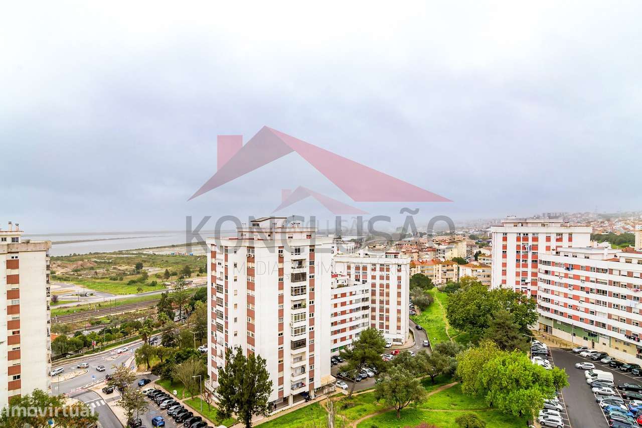 """Apartamento T4 Remodelado com Vista Panorâmica para o Rio Tejo -...-21