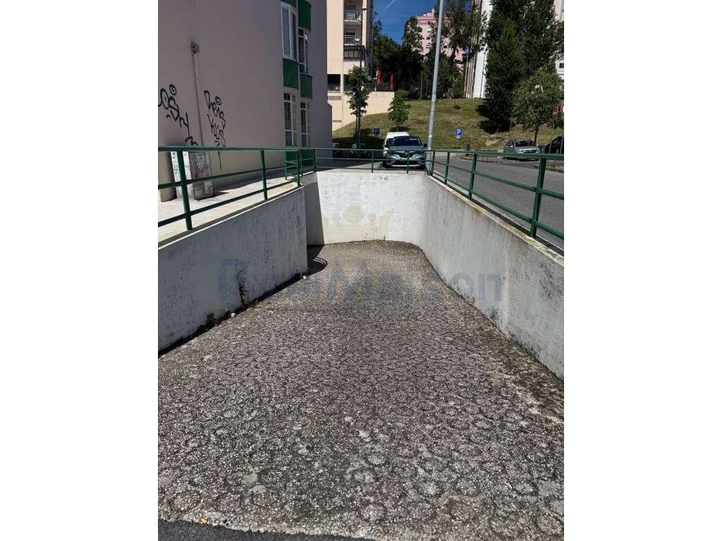 Vende-se Box/Garagem em Mem Martins - Grande imagem: 2/5