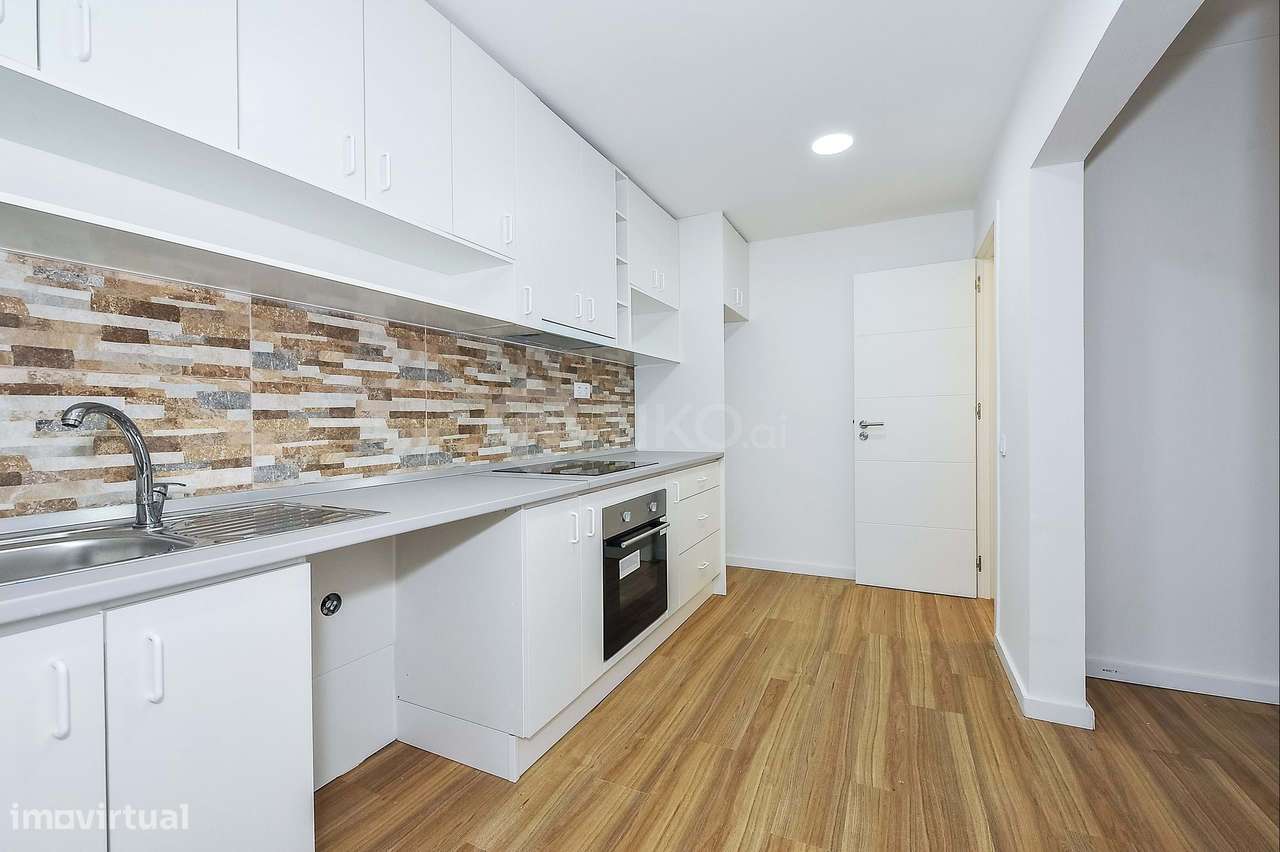 Invista no Seu Futuro: Apartamento T3 em  renovado no Coração de Setúb-0