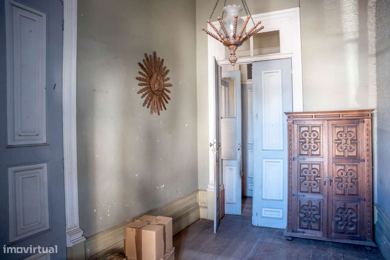 Imóvel com carácter e muito potencial de valorização.-12