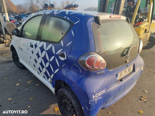 Dezmembrez Toyota Aygo motor 1.0 benzina  68cp 1KR-FE dezmembrari cutie de viteze manuala 5+1 - 2