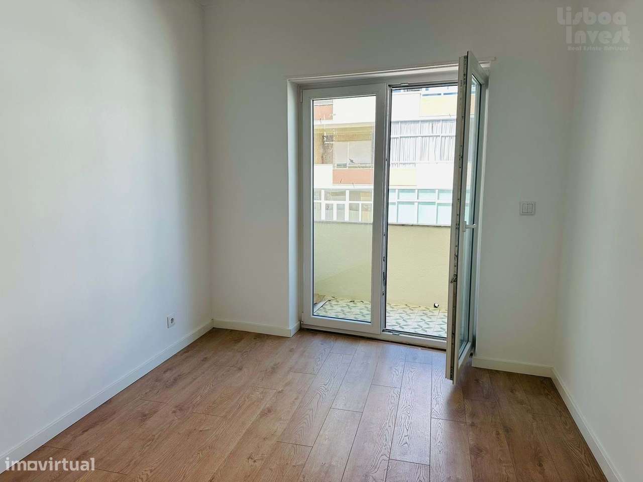 Vendo T2 Almada Totalmente Remodelado-7