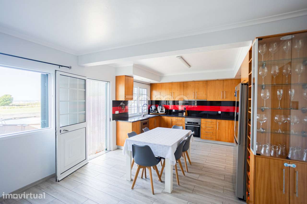Moradia T6+1 com Terraço, Vista Mar e Ruína – Santa Bárbara-4