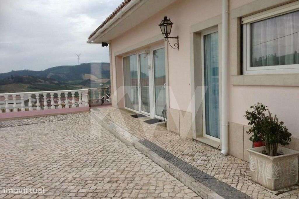 FANTÁSTICA MORADIA T4 COM JARDIM, PISCINA E POMAR - Grande imagem: 5/29