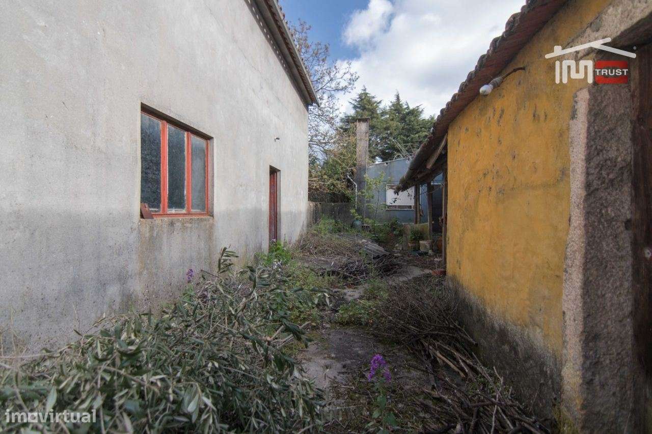 MORADIA T4 COM GARAGEM BARRACÃO PATIO, POÇO E TERRENO COM AREA TOTA... - Grande imagem: 4/26