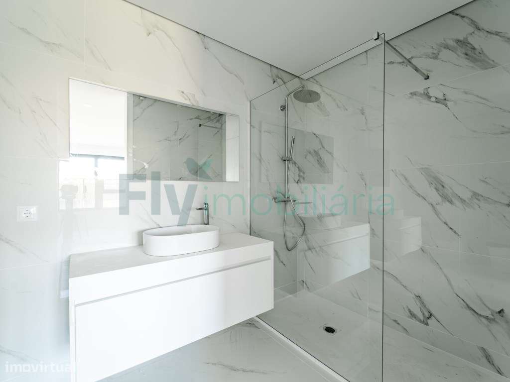 Apartamento T3 com excelente áreas em zona central de Lousada-35