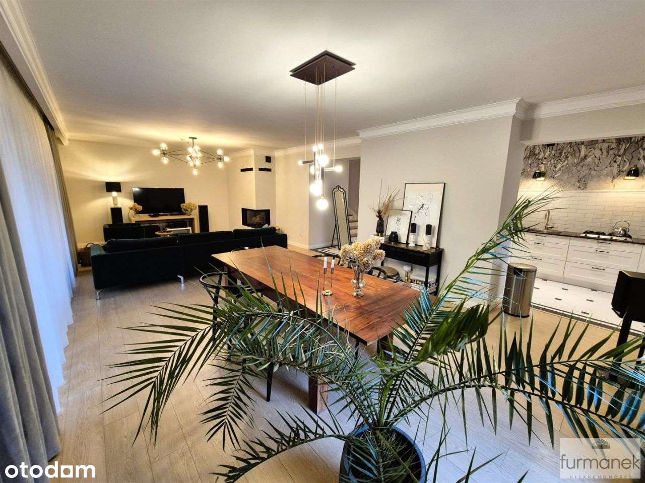 Stylowy, nowoczesny dom z dużym ogrodem-11