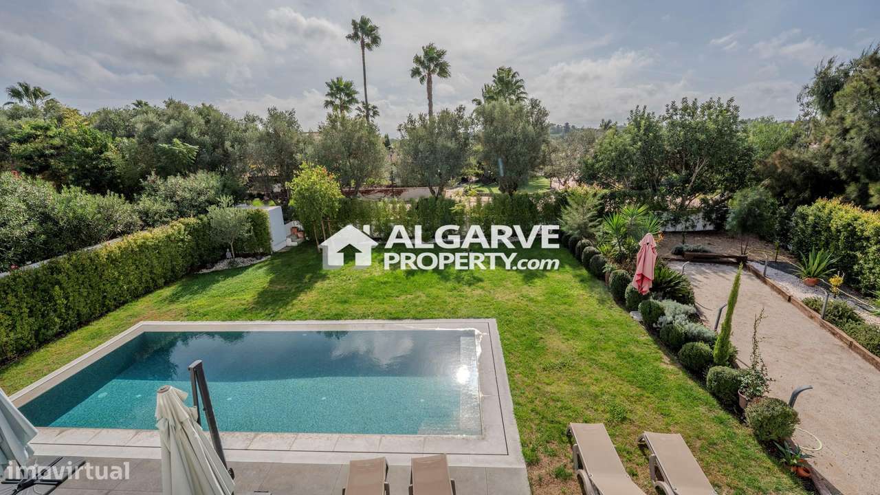 Moderna Moradia T4 com Piscina e Jardim em Almancil-18