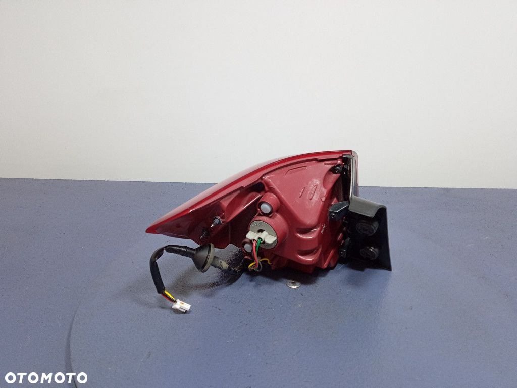 KIA RIO IV YB HB 5D LAMPA TYŁ PRAWA ZEWNĘTRZNA 92402-H8 - 2