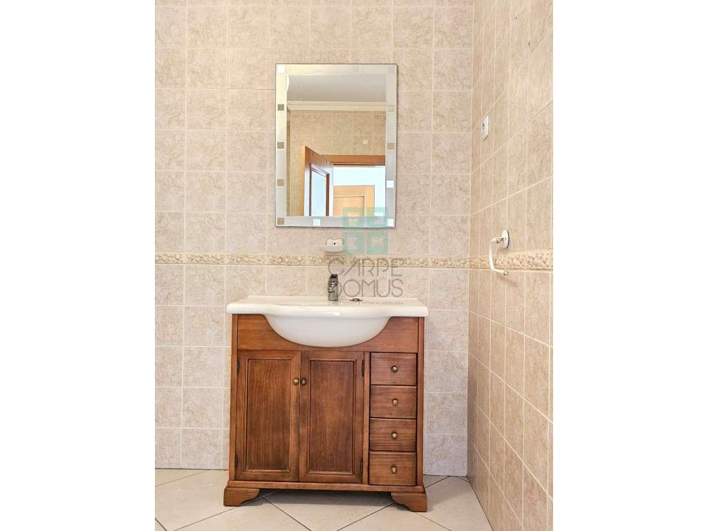 Apartamento T2 com 124,64m2, parqueamento para 2 viaturas, no centr...-21