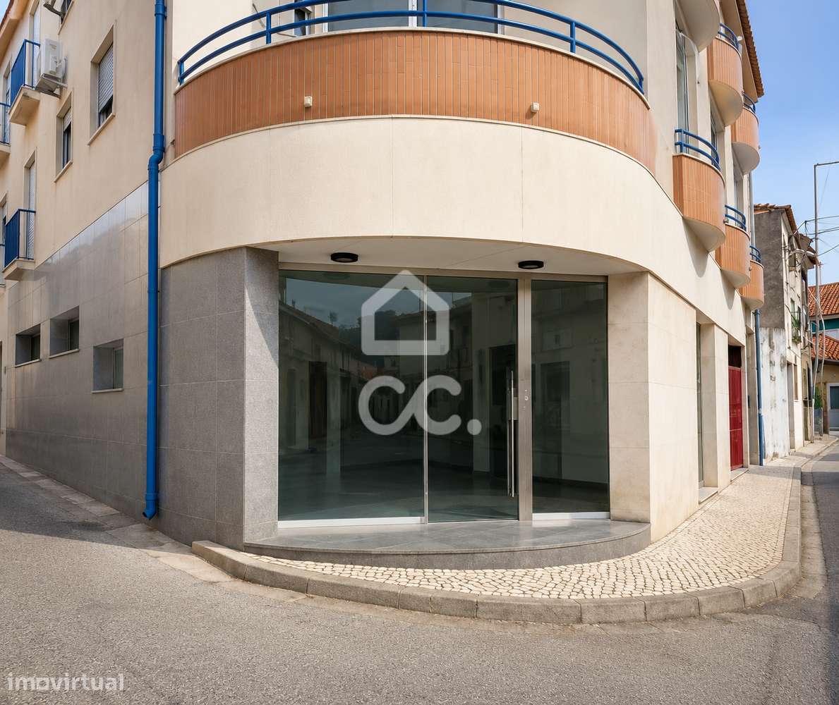 Loja de 2 Pisos com 242 m² em Amiais de Baixo – Santarém-0