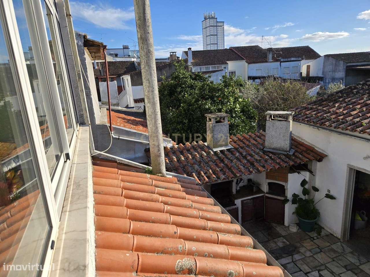 Moradia T4 pronta a habitar no centro de Alcains-17