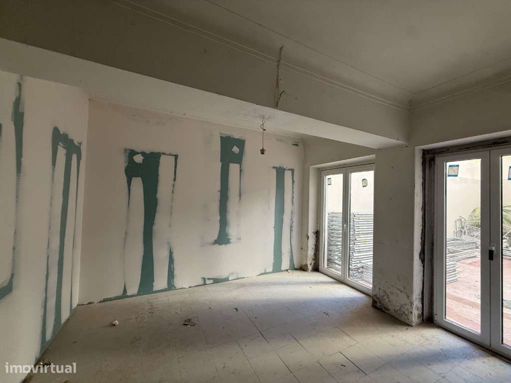 Apartamento para recuperar junto ás Amoreiras-13