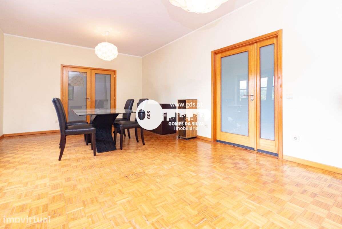 Moradia individual c/ 10.000 m2 de terreno em Crespos - Grande imagem: 4/52