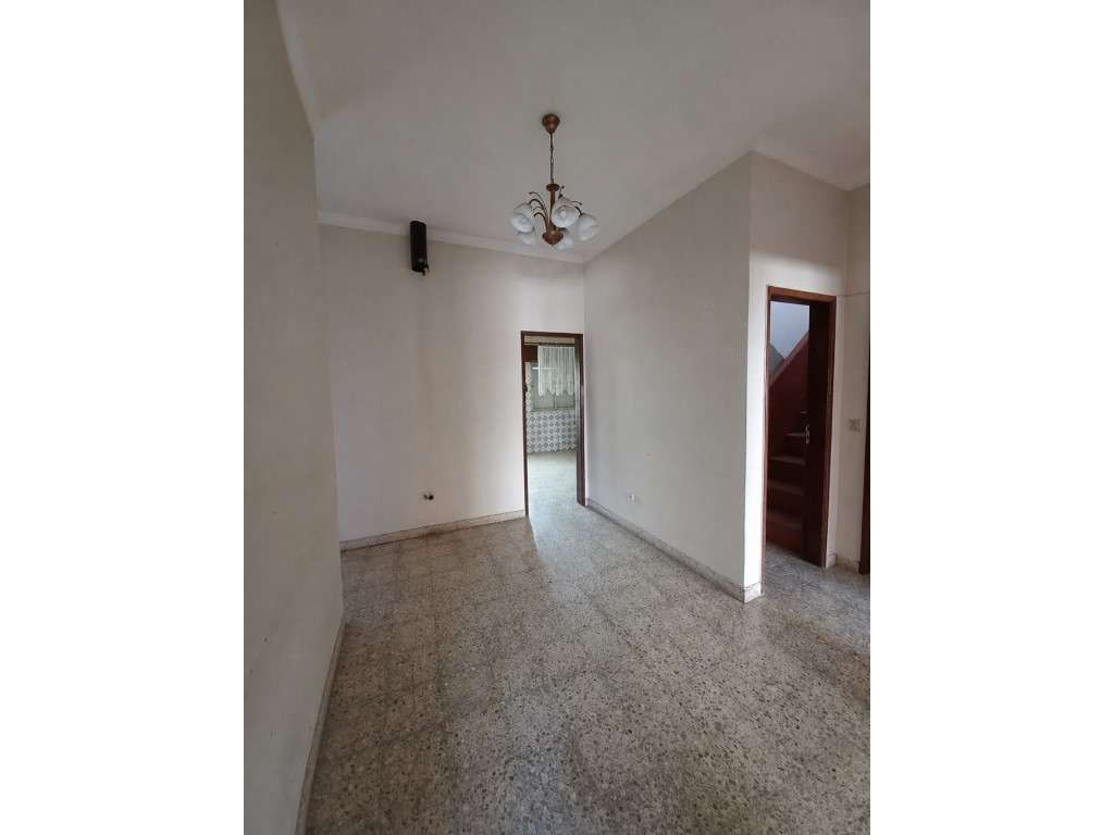 Moradia com 232 m², terreno de 630 m², piso inferior ao nível do ja...-10
