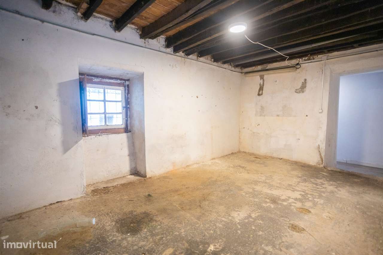 Moradia histórica T6 com piscina e anexo – centro de Salvaterra de Mag-45