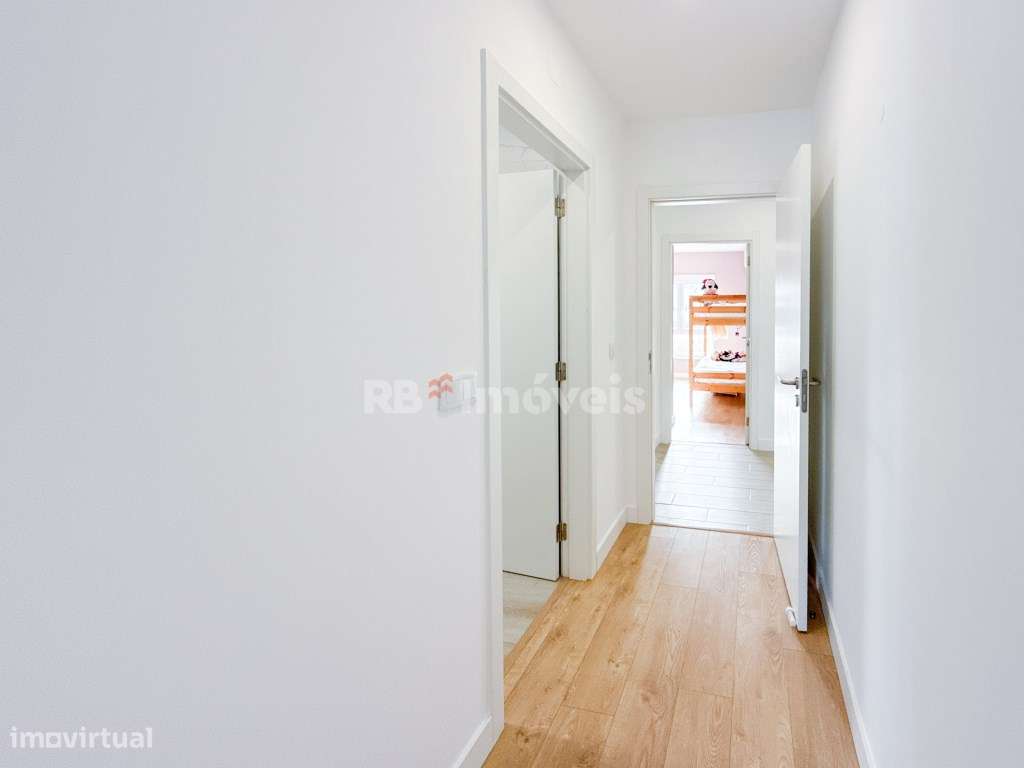 Apartamento T3 Semi-Novo, c/ Garagem - em Constância-26