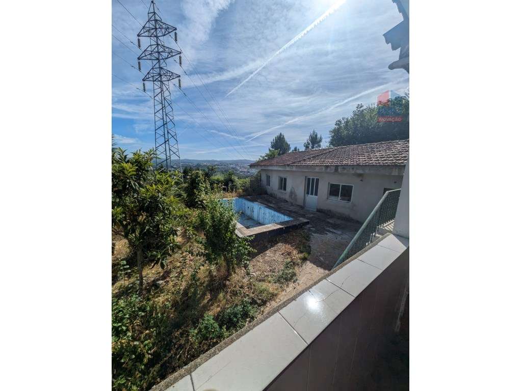 QUINTA COM MORADIA T3 PISCINA TERRENO E ANEXOS-13