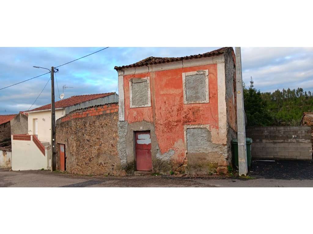 Moradia T2 de Dois Pisos para Recuperação Total - Rosmaninhal, Mação - Grande imagem: 2/8