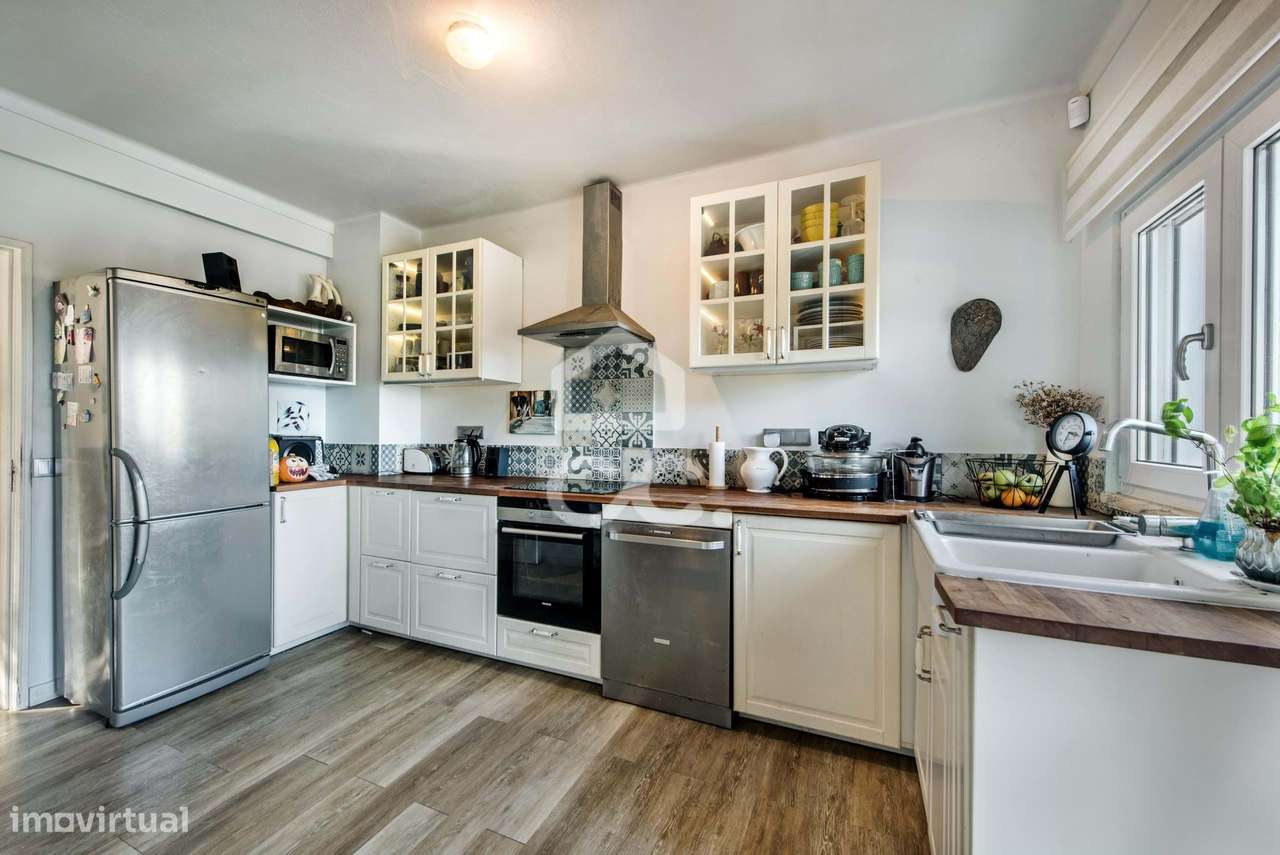 Moradia T4 independente com piscina e terreno em Alcantarilha-8