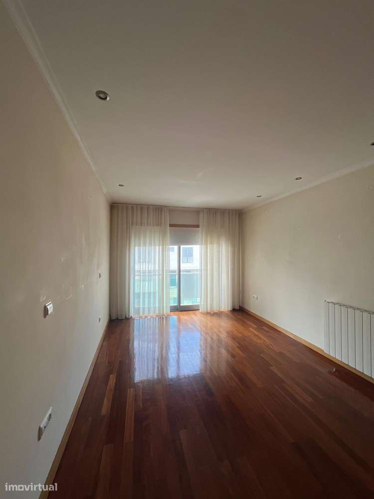 Geminada com piscina, garagem e terraço em Canidelo-35