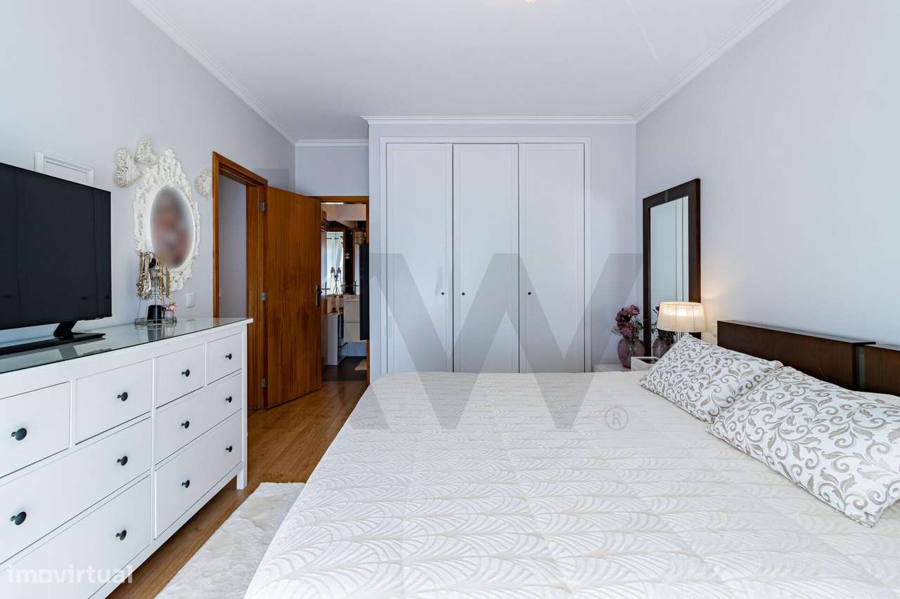 MORADIA EM BANDA T3-28