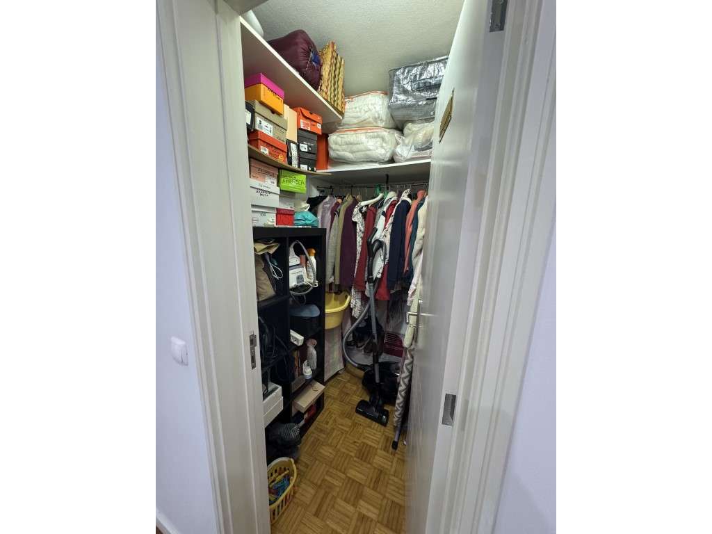 T4 Totalmente remodelado em Alfornelos - Junto ao Metro-14