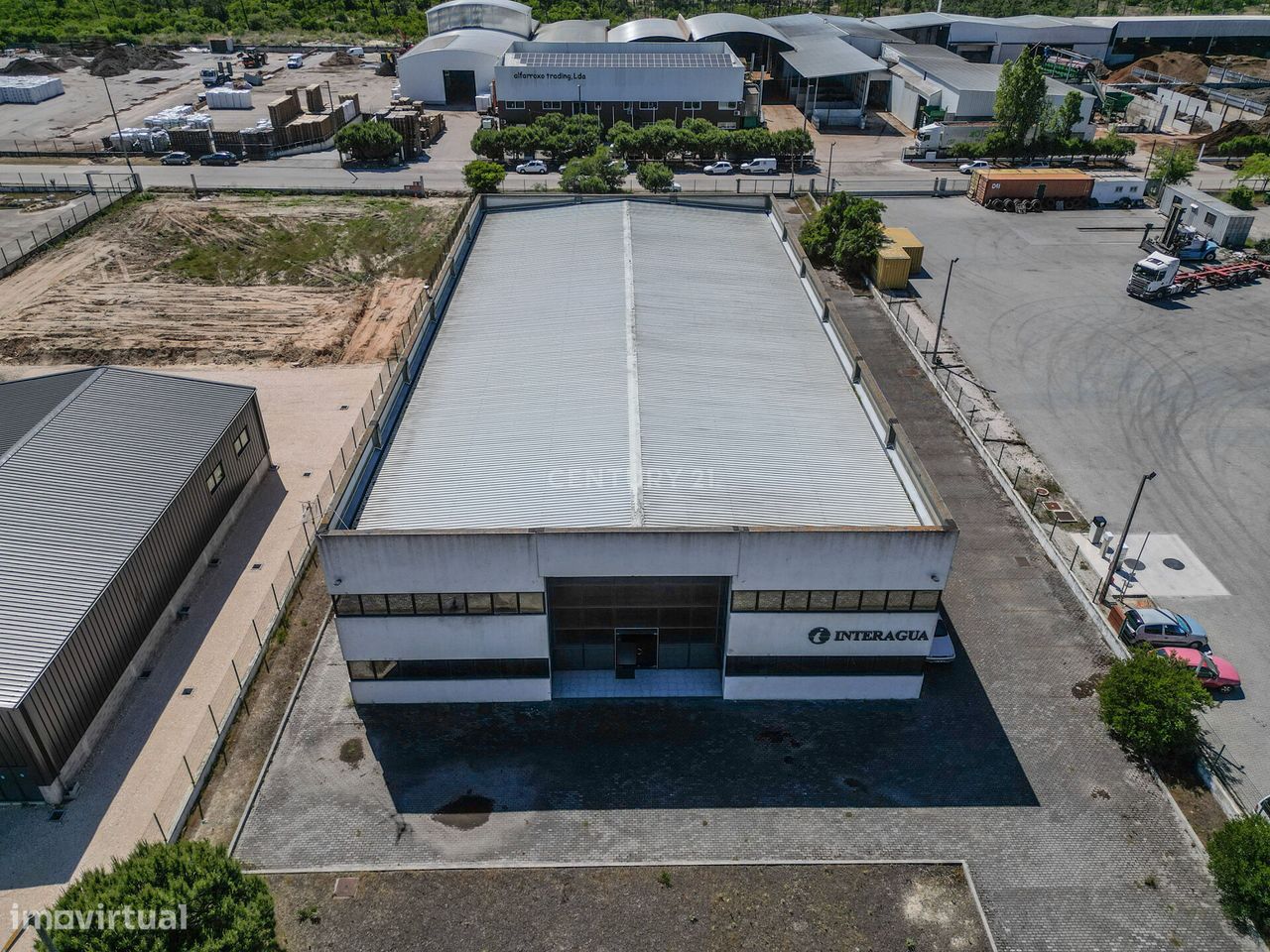 Unidade industrial com área bruta de construção de 1.631 m2 no Parque