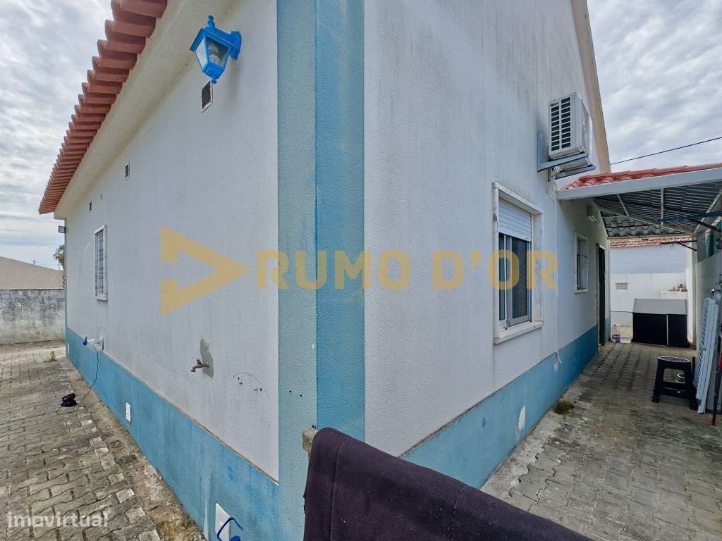 Moradia T2 Térrea em Carambancha, Carregado com 155 m² de Logradouro-23