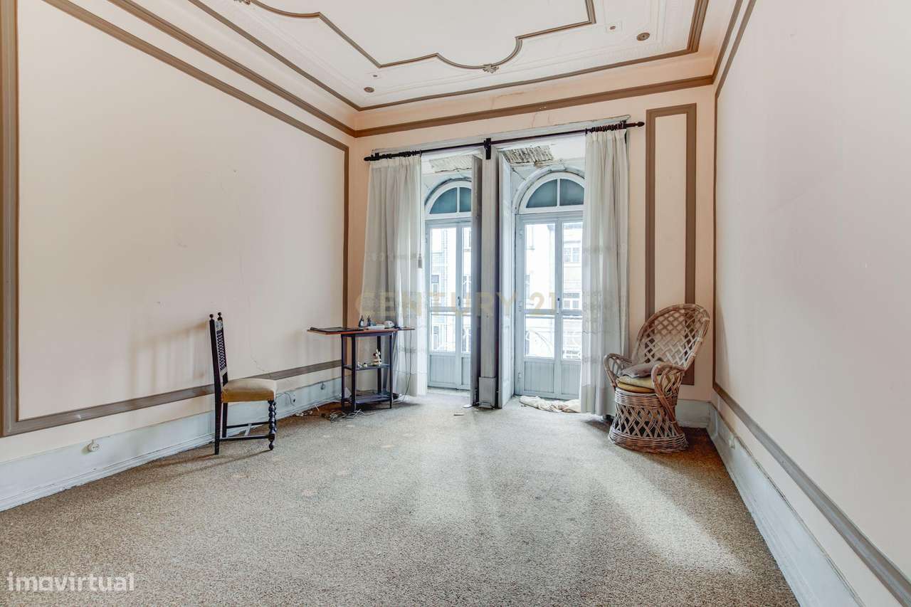 T7 com 200 m² para reabilitação | Elevado potencial de investimento no - Grande imagem: 2/31