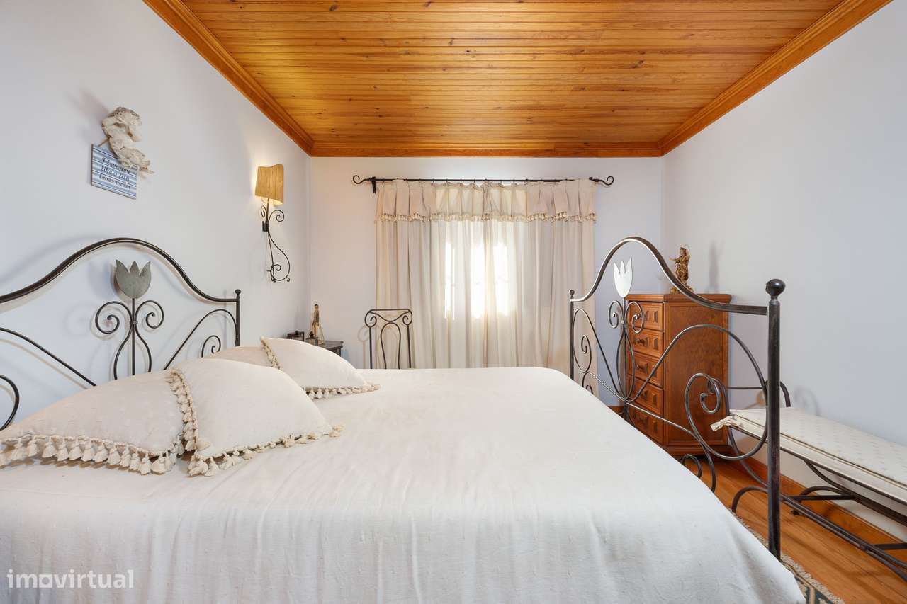 Moradia T2+2 | Piscina e Jardim | Vista Rio Zezêre | Dornes-23