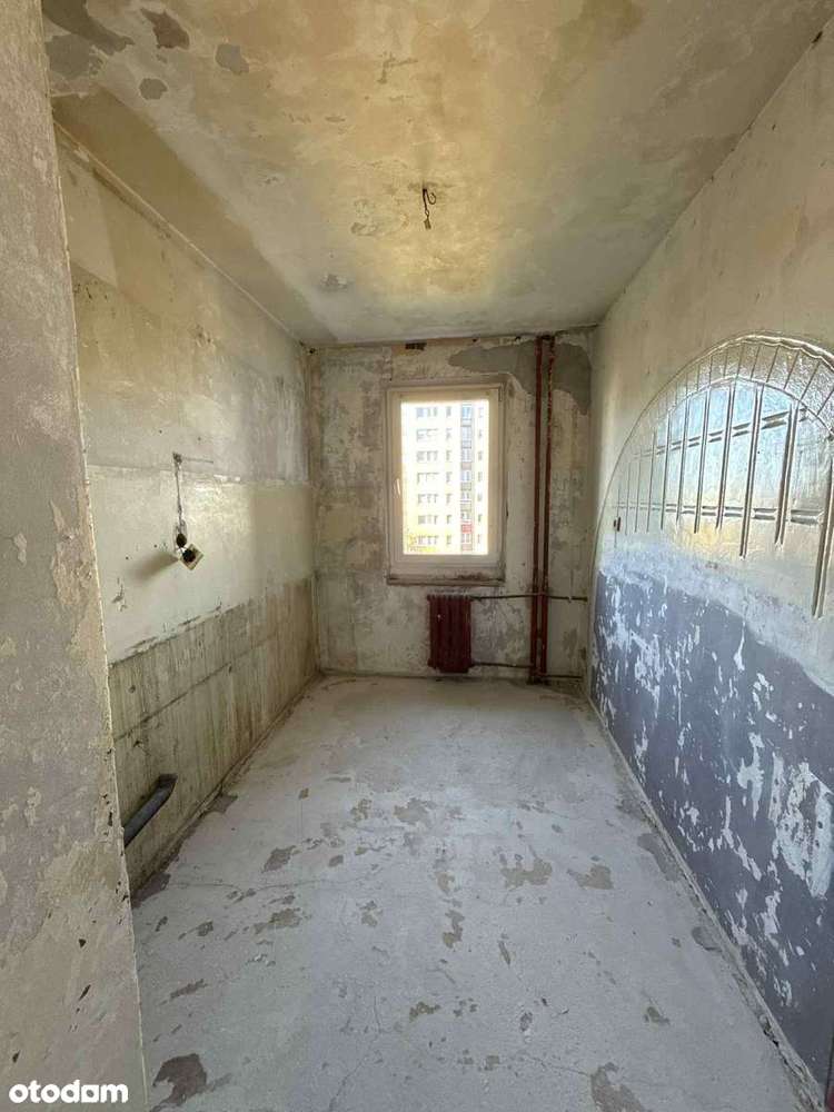 3 lub 4 pokojowe mieszkanie do remontu z balkonem, Os. Dywizjonu 303-5