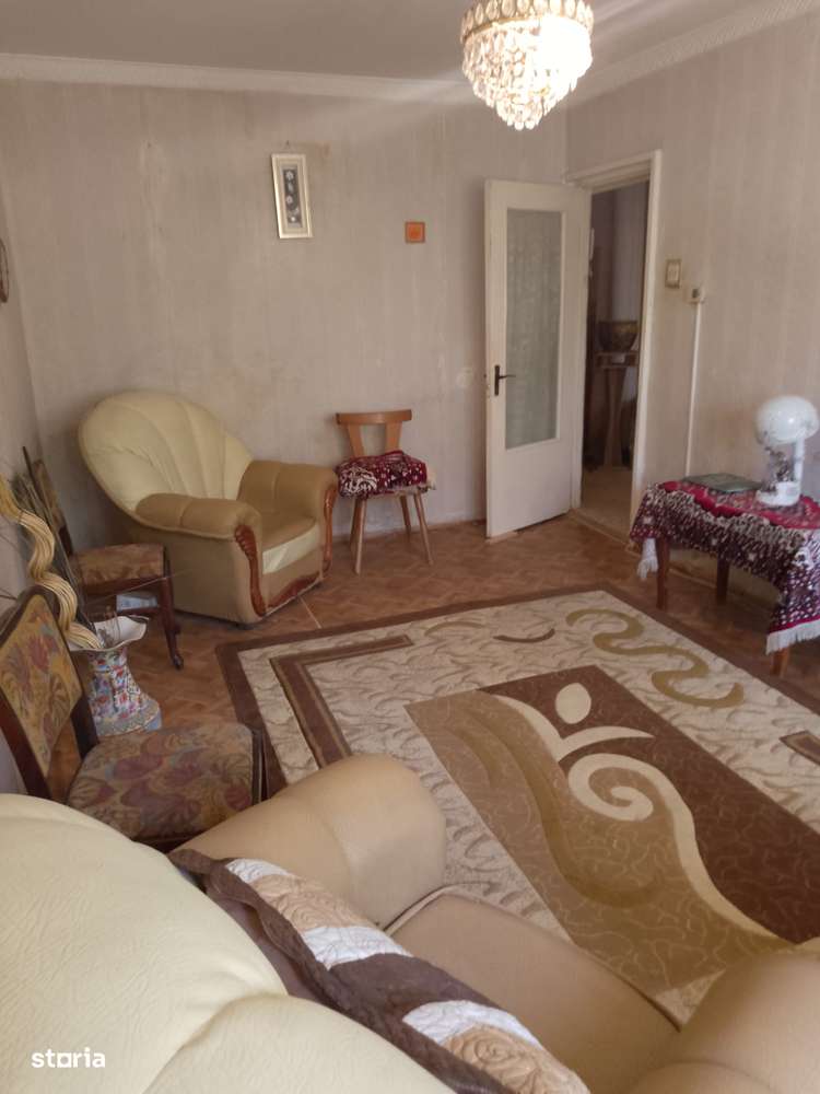 De Vanzare Apartament cu 3 camere zona Progresu-Jandarmerie - Imagine principală: 2/8