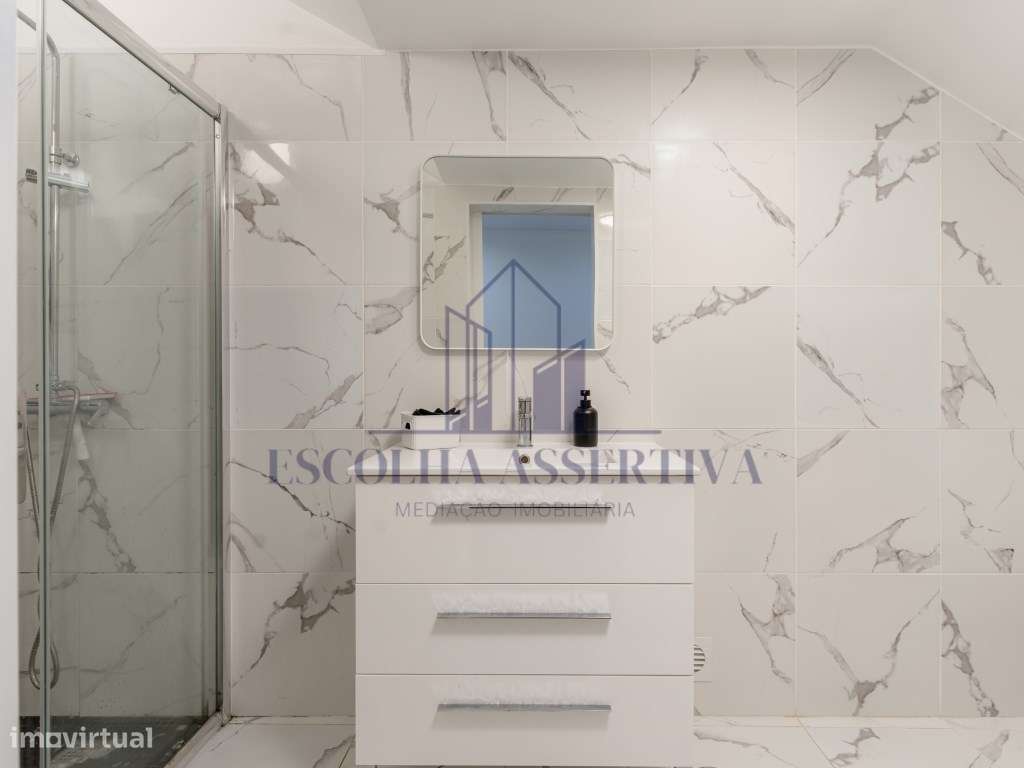 Loja com 95m2 transformada em apartamento T2 - Grande imagem: 2/28