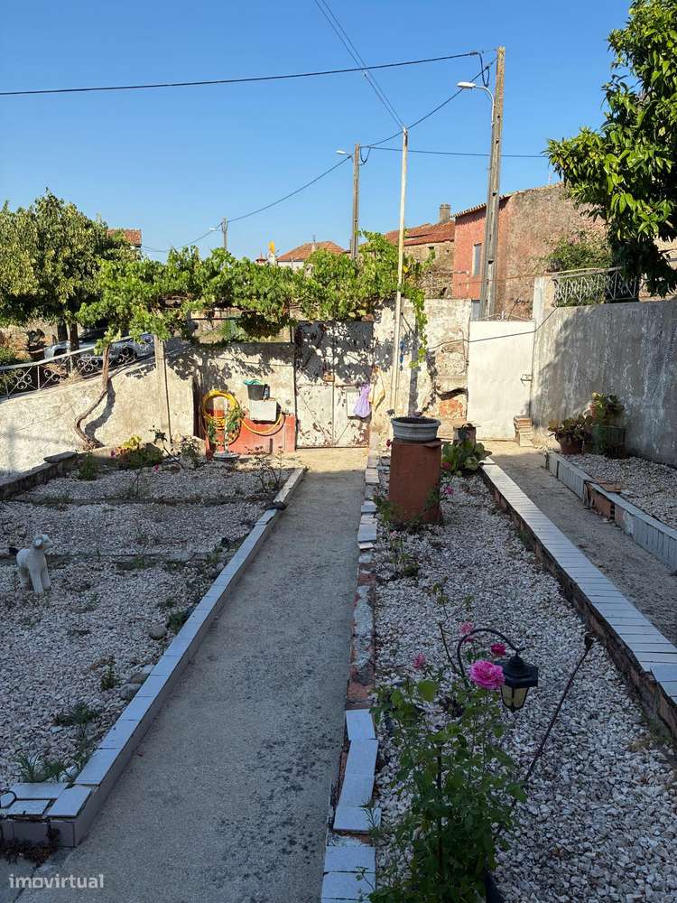 Moradia T5 Isolada com Jardim e Varanda-19